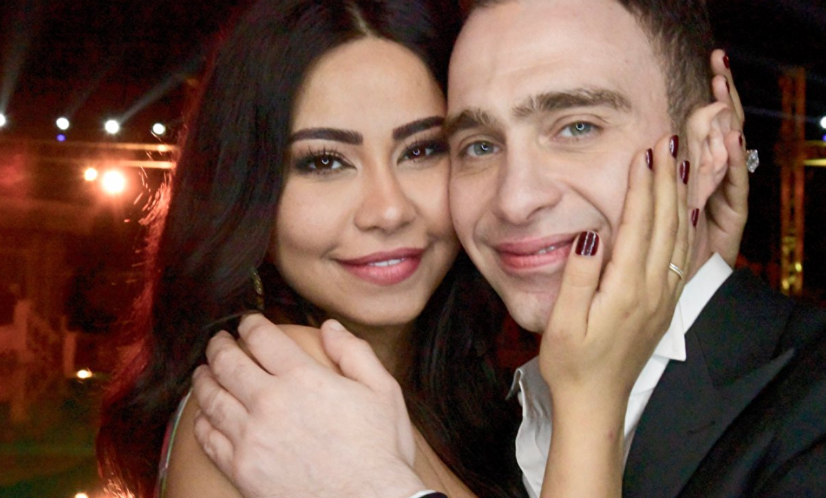 شيرين عبد الوهاب تدخل في نوبة بكاء وزوجها يكشف عن تعرضه للإبتزاز