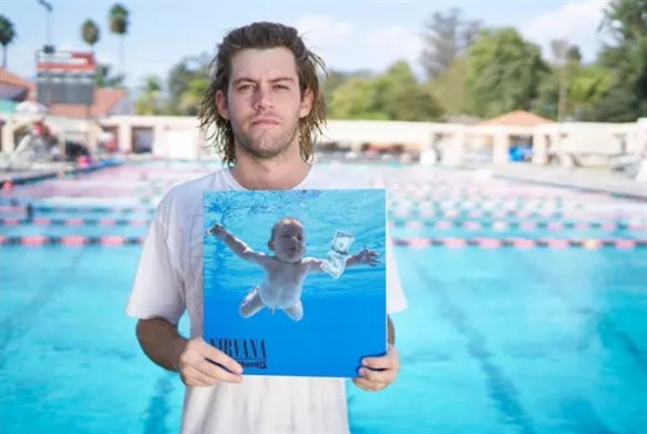 طفل "نيفيرمايند" يقاضي نيرفانا بتهمة الاستغلال الجنسي