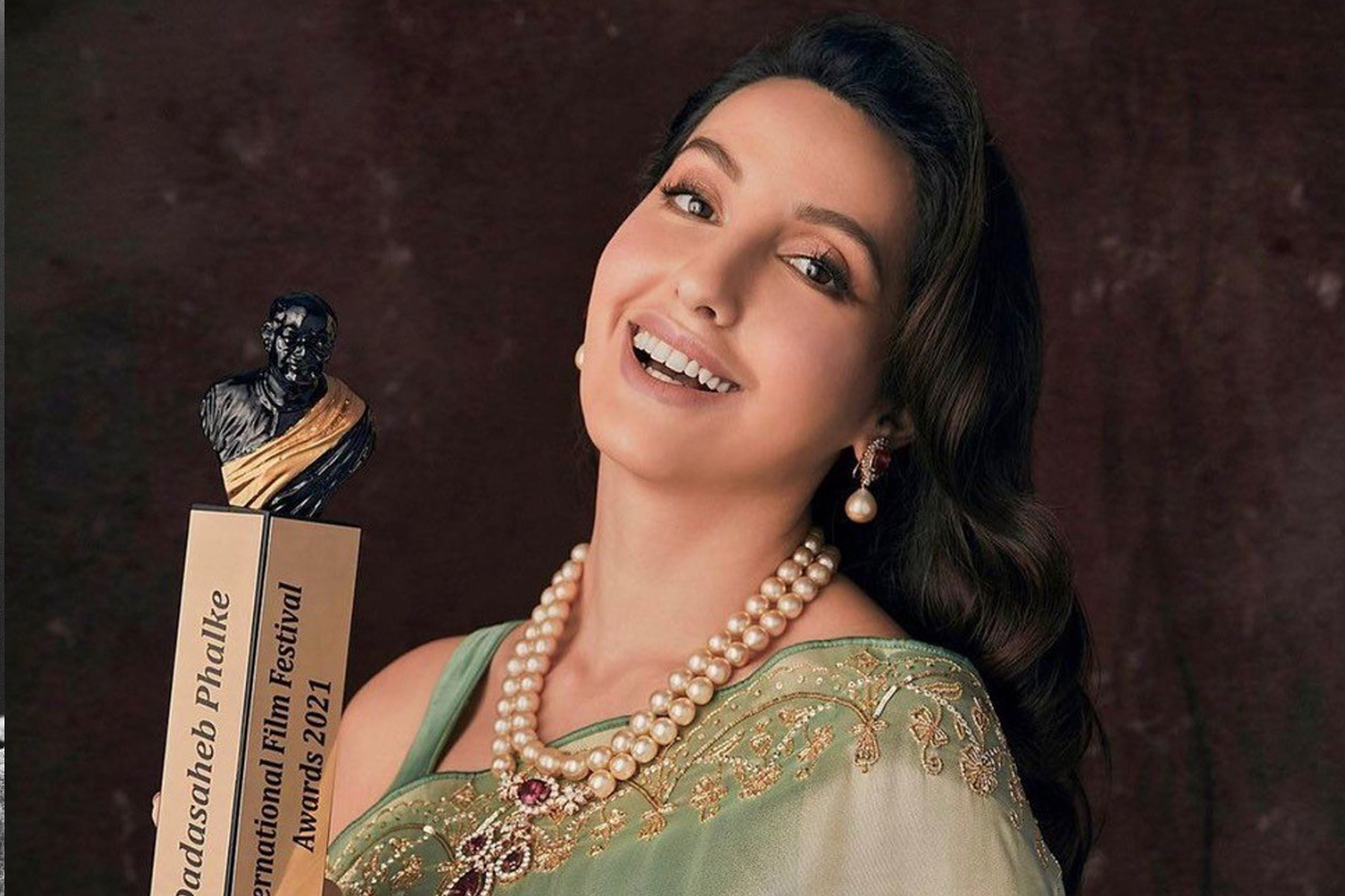 المغربية نورة فتحي تتفوق على شاروخان ونانسي عجرم