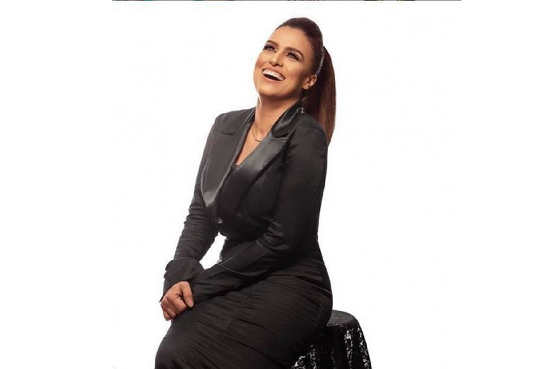 سيمون تعود للغناء بعد غياب 25 عاماً