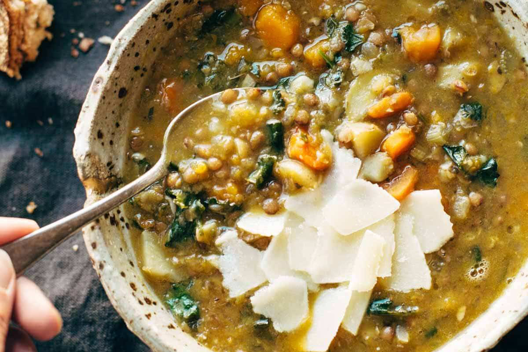 شوربة عدس بالفخارة للتخلص من السموم