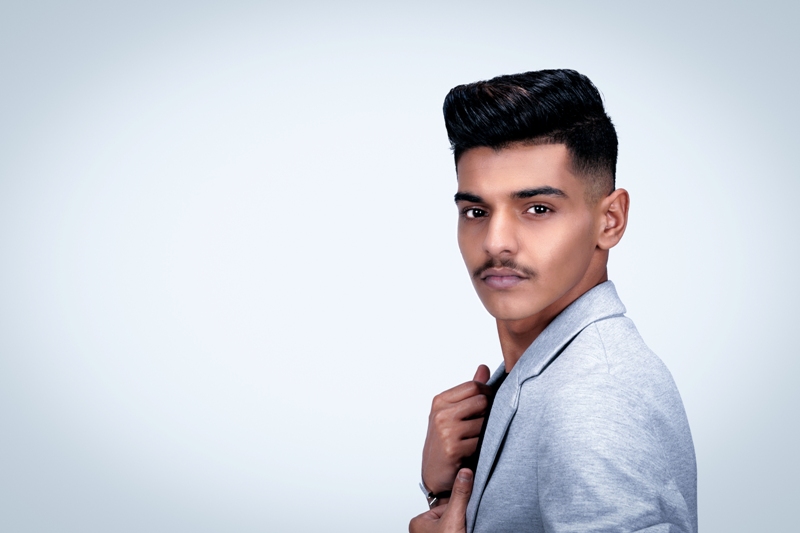 متعب الشعلان &nbsp;يمزج بين الفصحى والعامية في "حبك لي حياة"