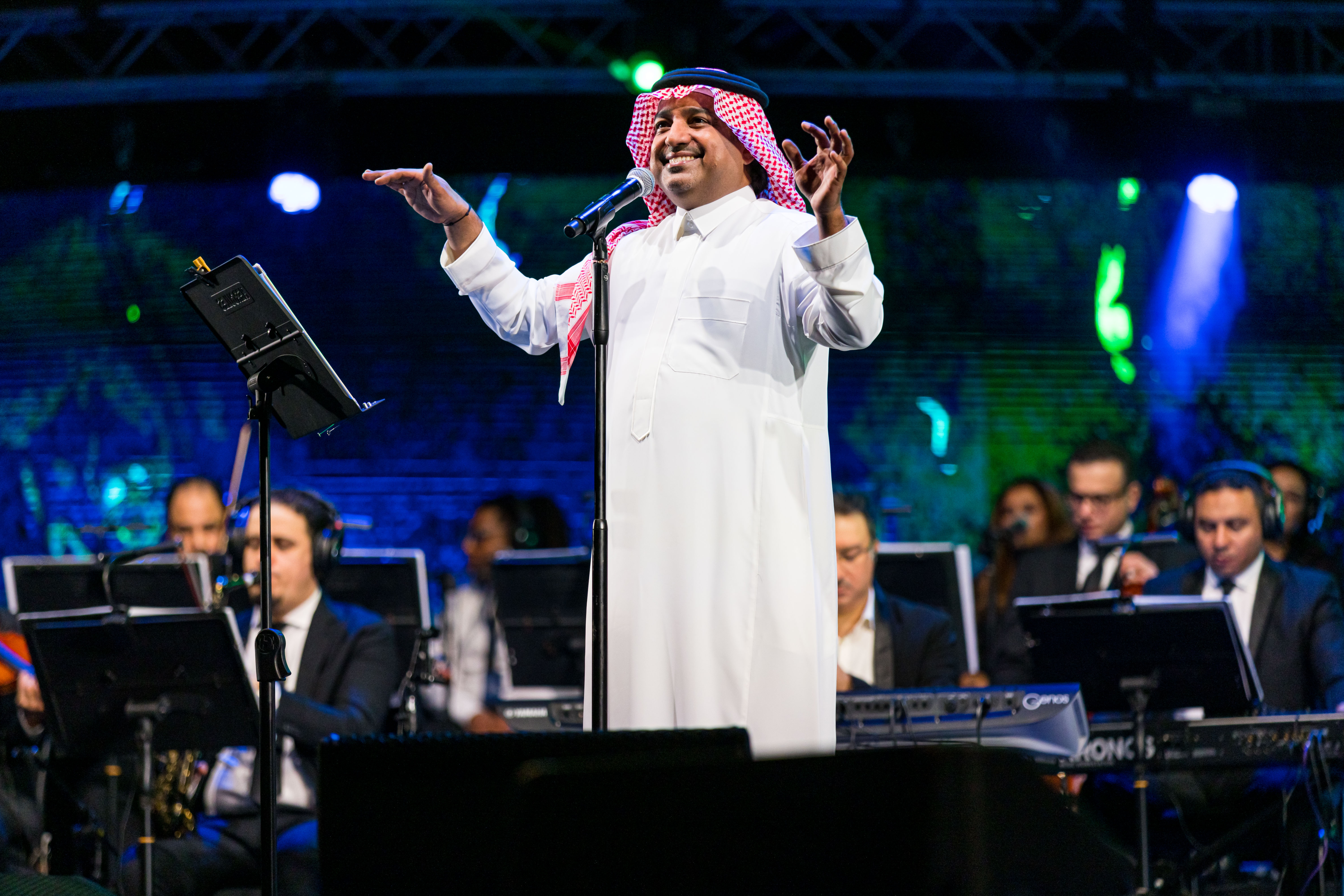 راشد الماجد يفتتح مسرح الدانة في مملكة البحرين بحفل حاشد
