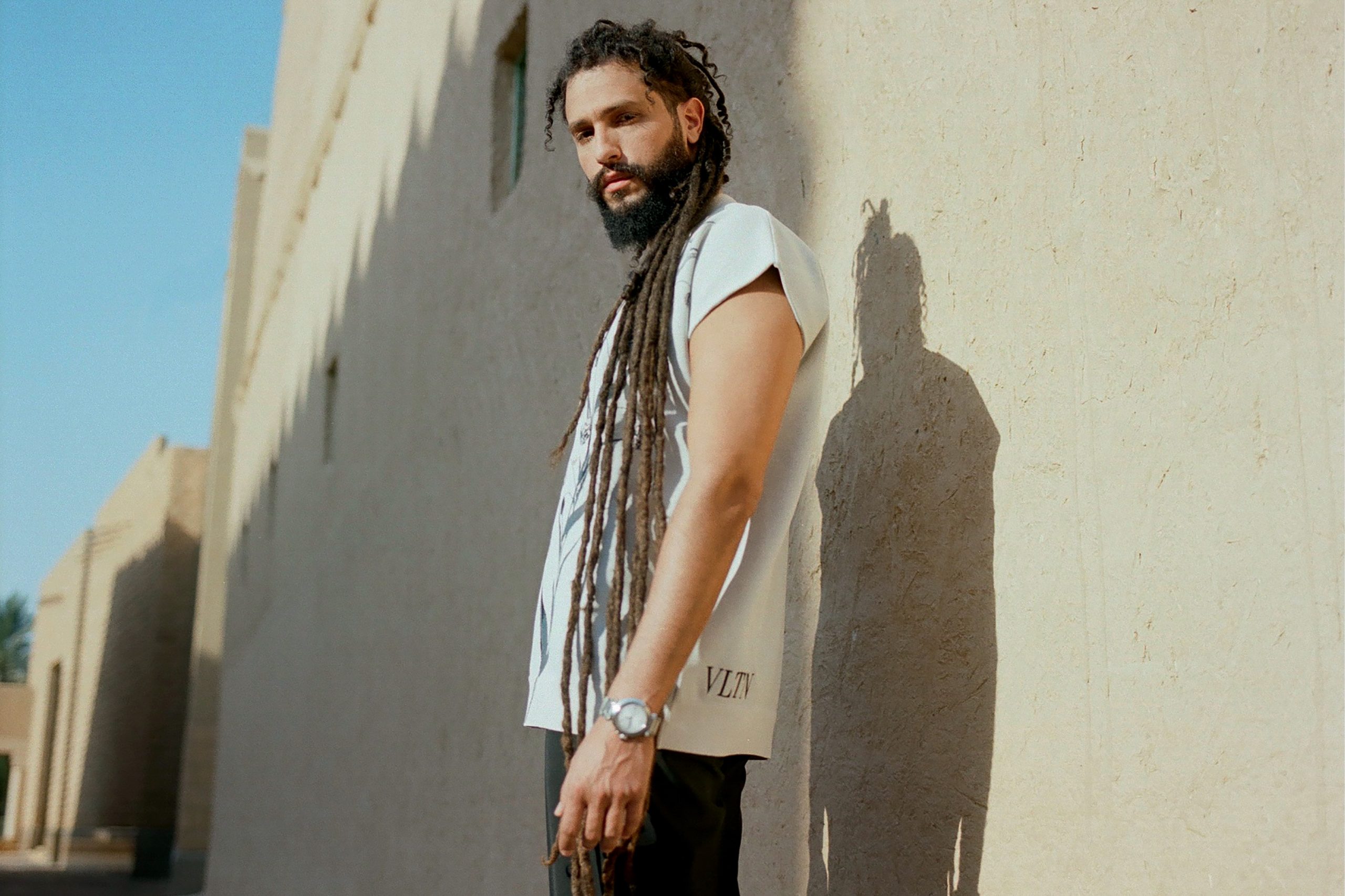 راكان عبدالواحد يطلق أولى أغنياته "فين دي"؟!