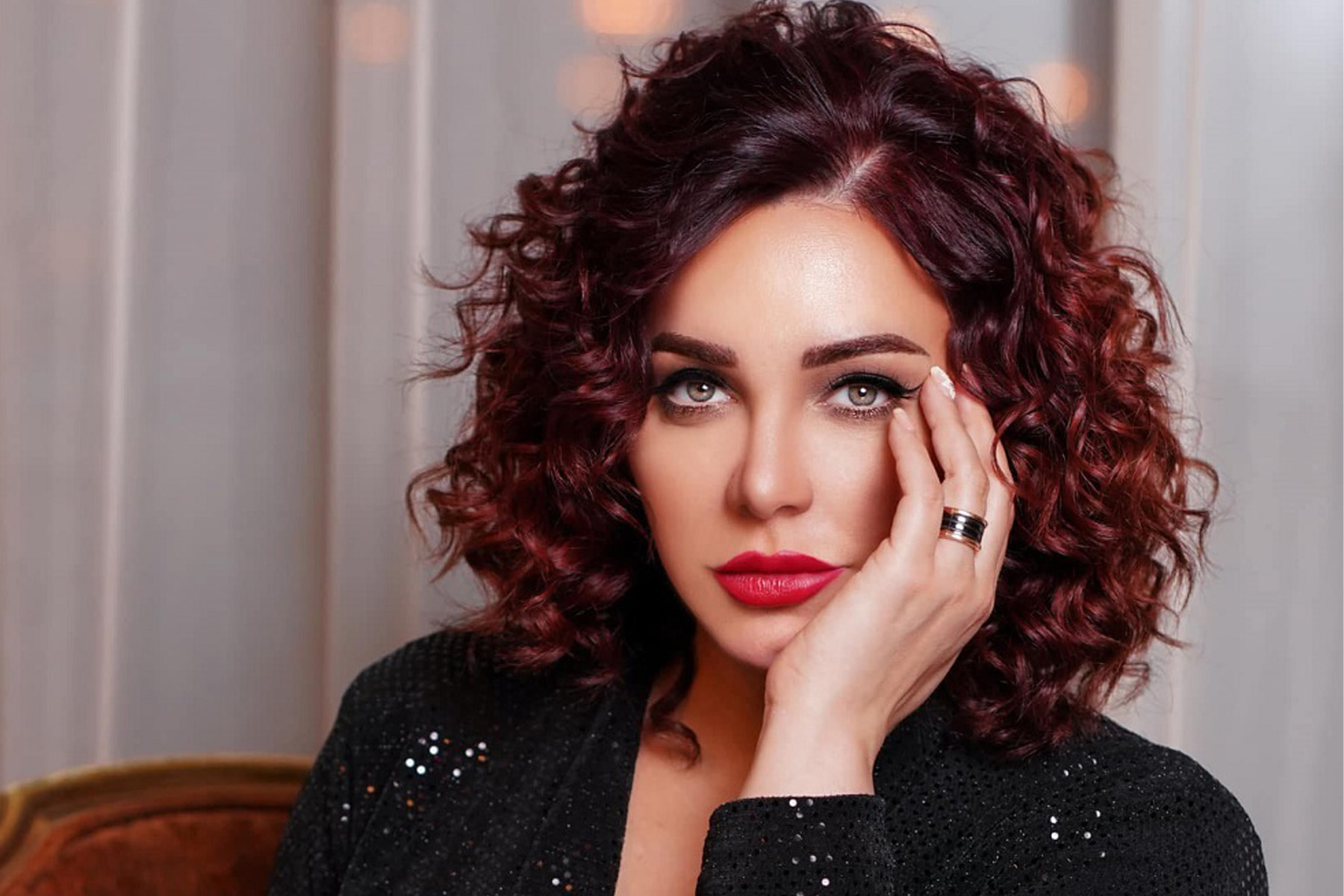 حادث في موقع تصوير "عنبر 6" يفقد سلاف فواخرجي بصرها مؤقتاً