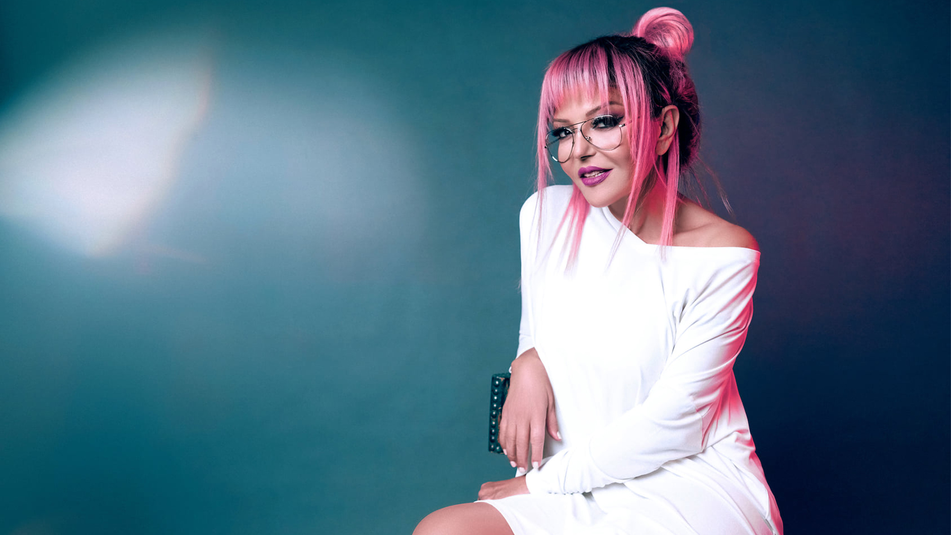 سميرة سعيد تروج لأغنيتها الجديدة "ما استريحتش"