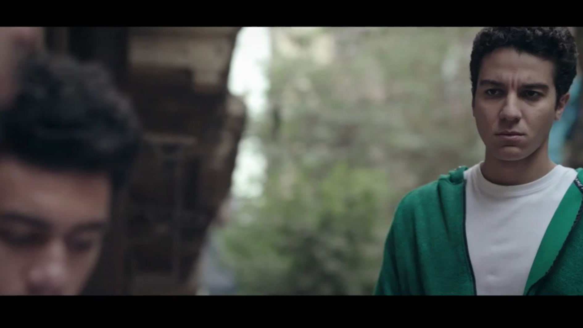 نور النبوي بين التعاطف والغضب بعد اتهام شقيقته بالدعارة في نقل عام