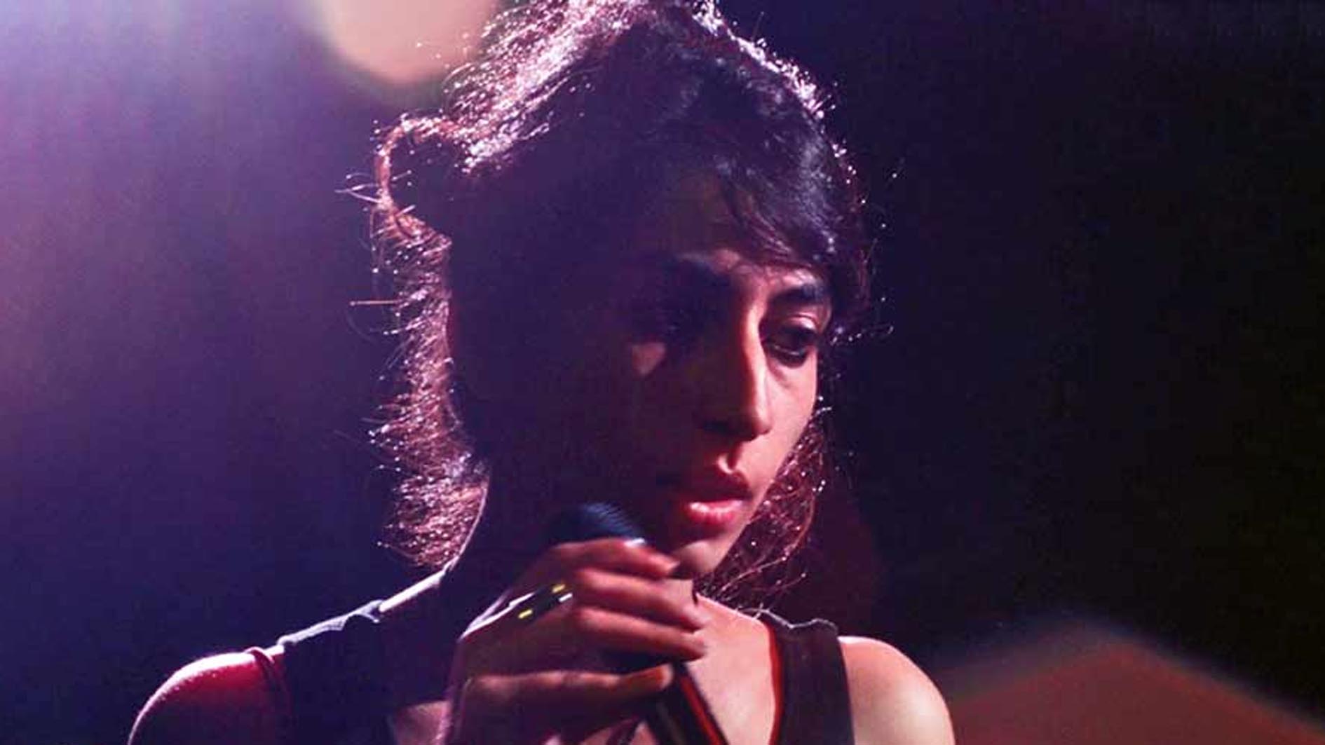 المغنية الباكستانية المقيمة في بروكلين "أروج أفتاب"