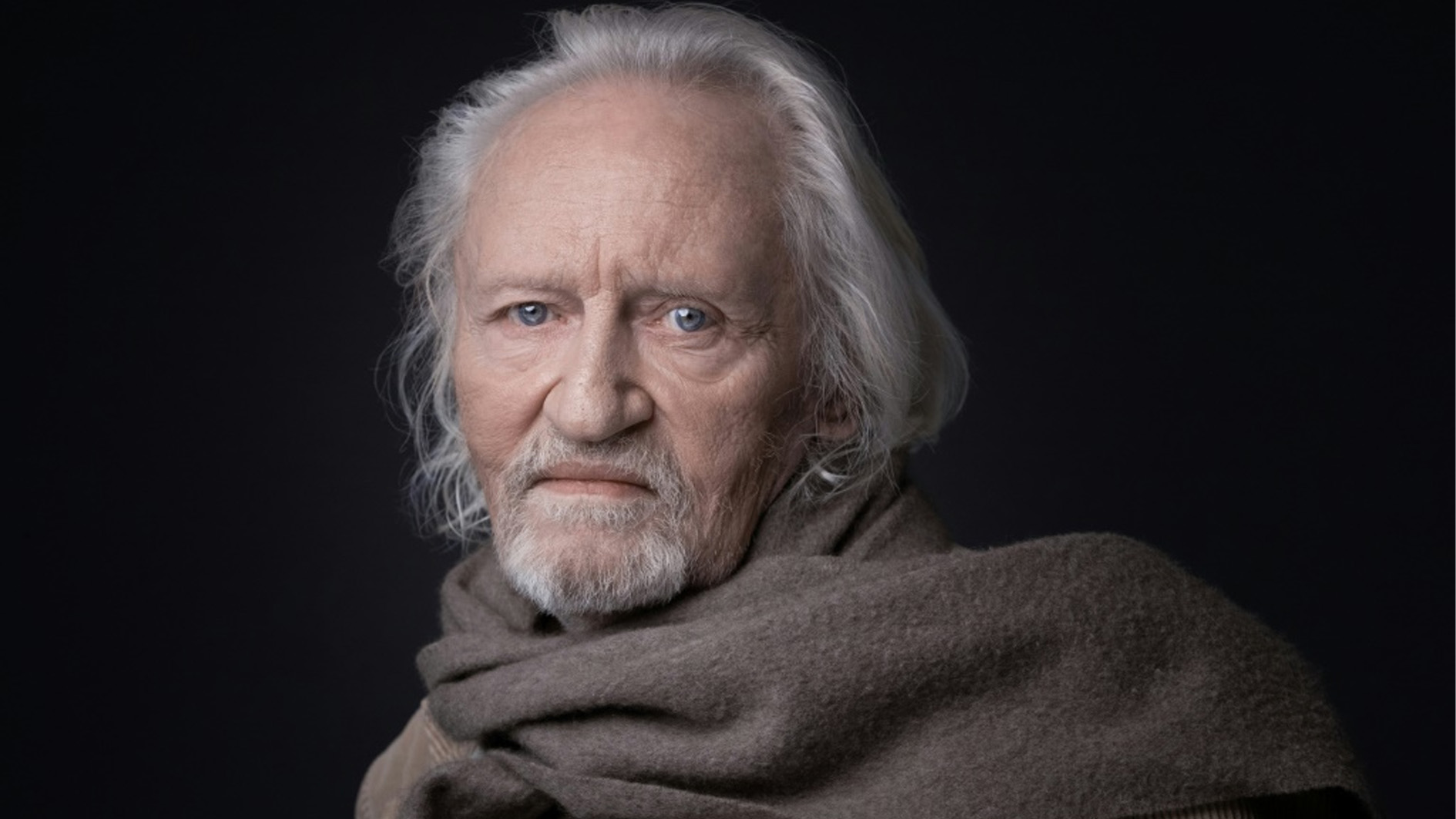 صورة التقطت في 30 آذار/مارس 2022 في باريس للممثل الفرنسي نيلز أريستروب الذي يترأس لجنة التحكيم في مهرجان "رانس بولار" للأفلام البوليسية(ا ف ب)