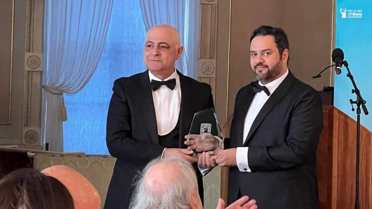 رئيس مهرجان مالمو للسينما العربية محمد القبلاوي يكرم رئيس هيئة الأفلام لسعودية عبدالله آل عياف        تصوير :أثير الشمسي 