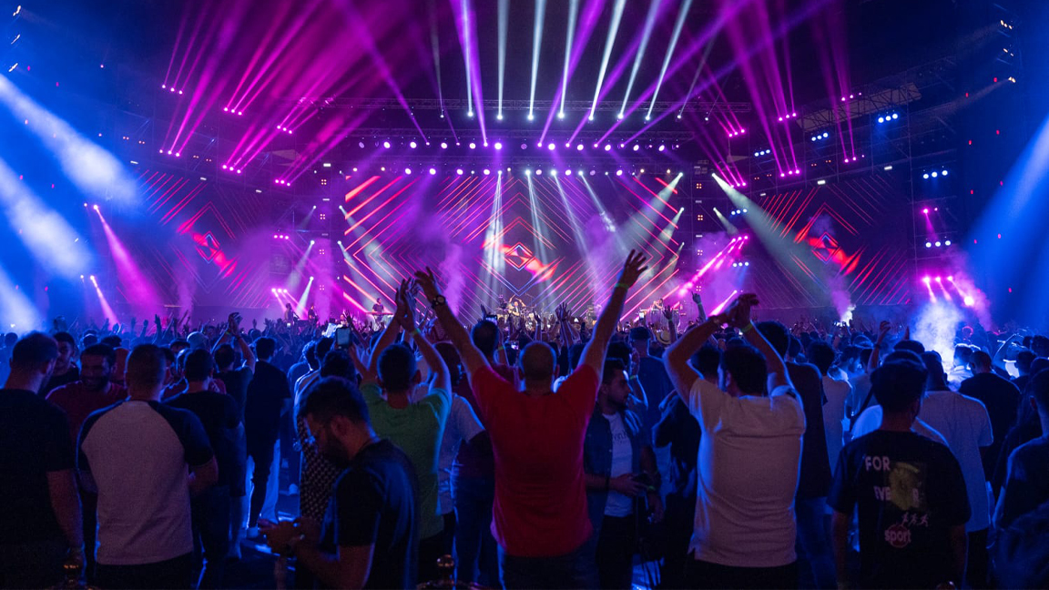 "كايروكي" و "حمزة نمرة" يشعلان الرياض بحضور كامل العدد