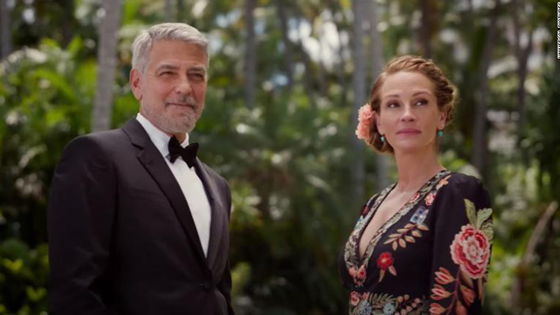 الضحك يغلب جوليا روبرتس وجورج كلوني خلال تصوير مشهد قبلة