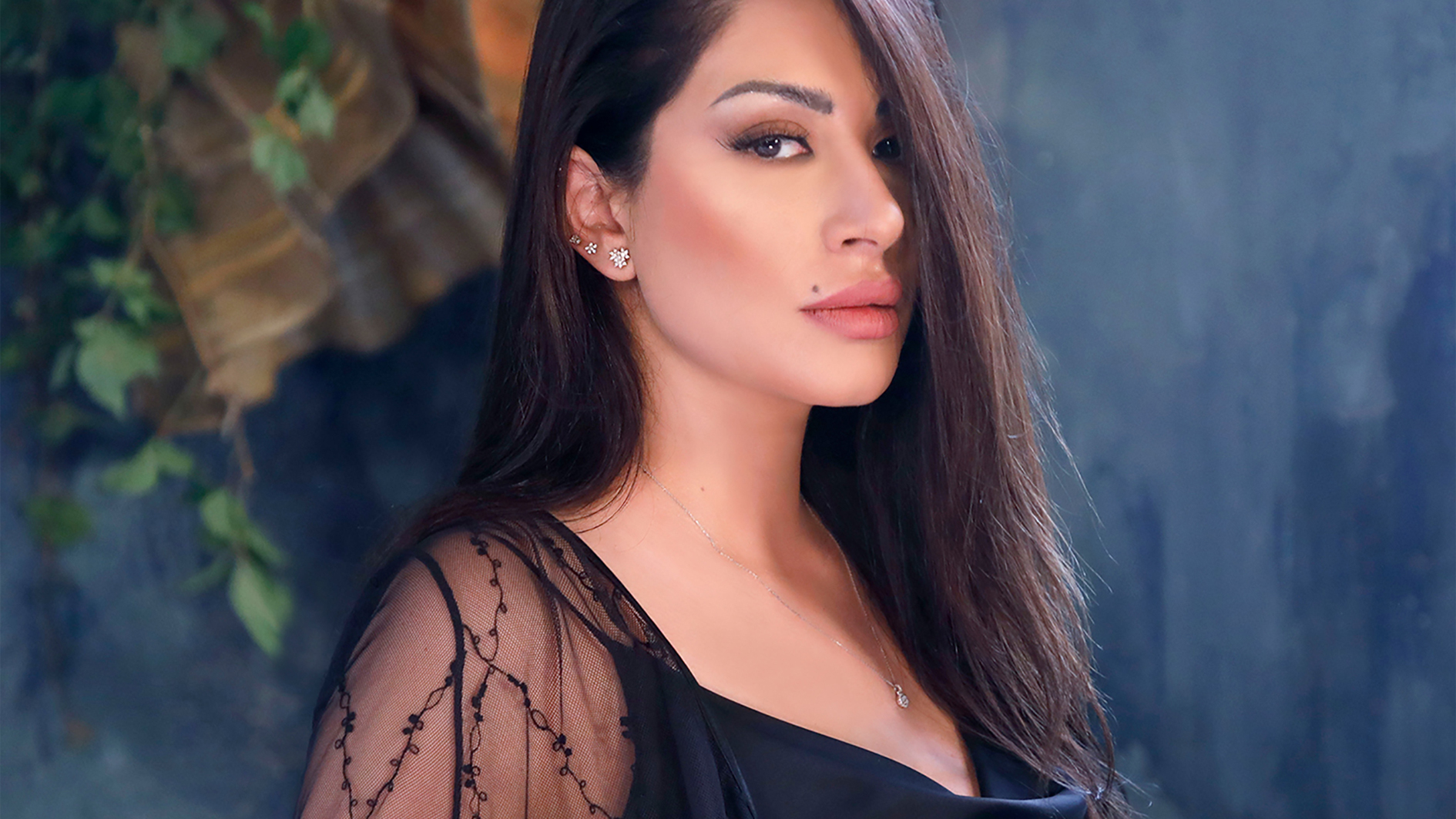 &nbsp;سارة فرح تطلق اغنيتها المصورة الجديدة "غايب"