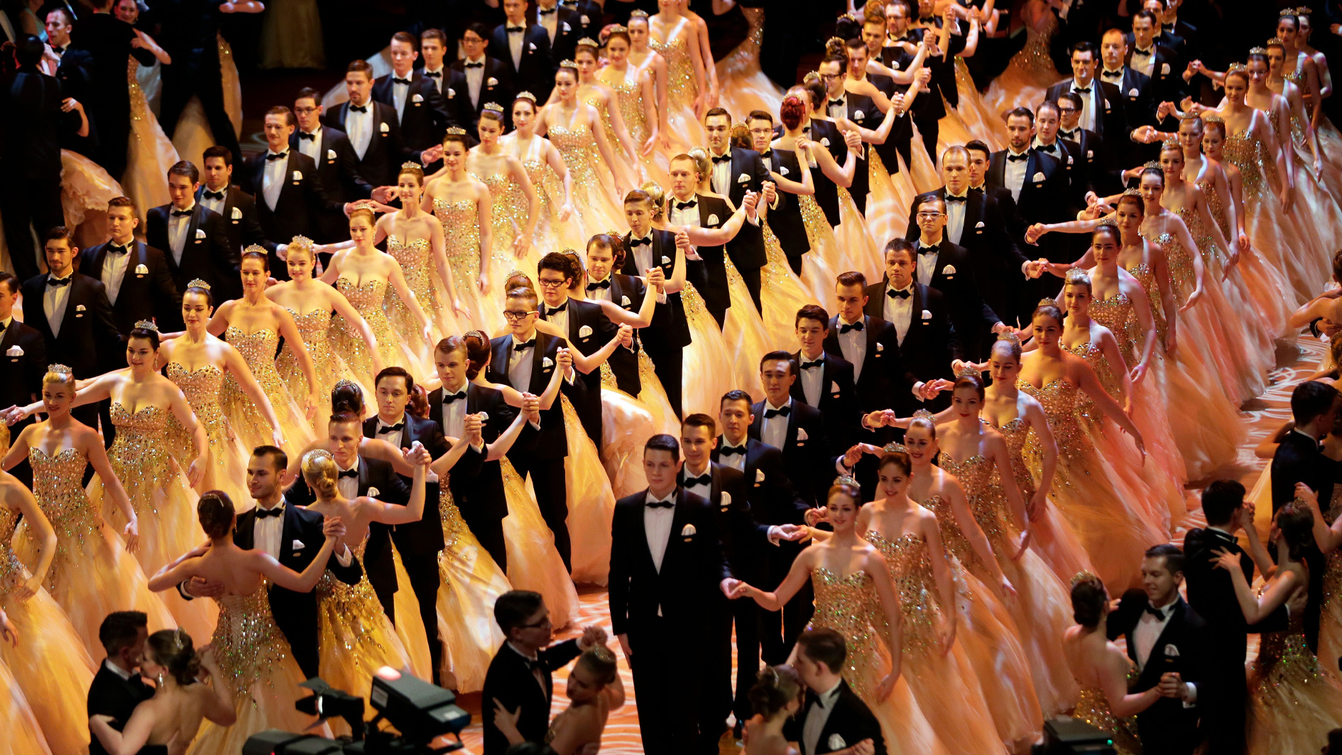 مارينا ريبيكا وبلاسيدو دومينغو وأوكسانا فيدوروفا في دبي أوبرا