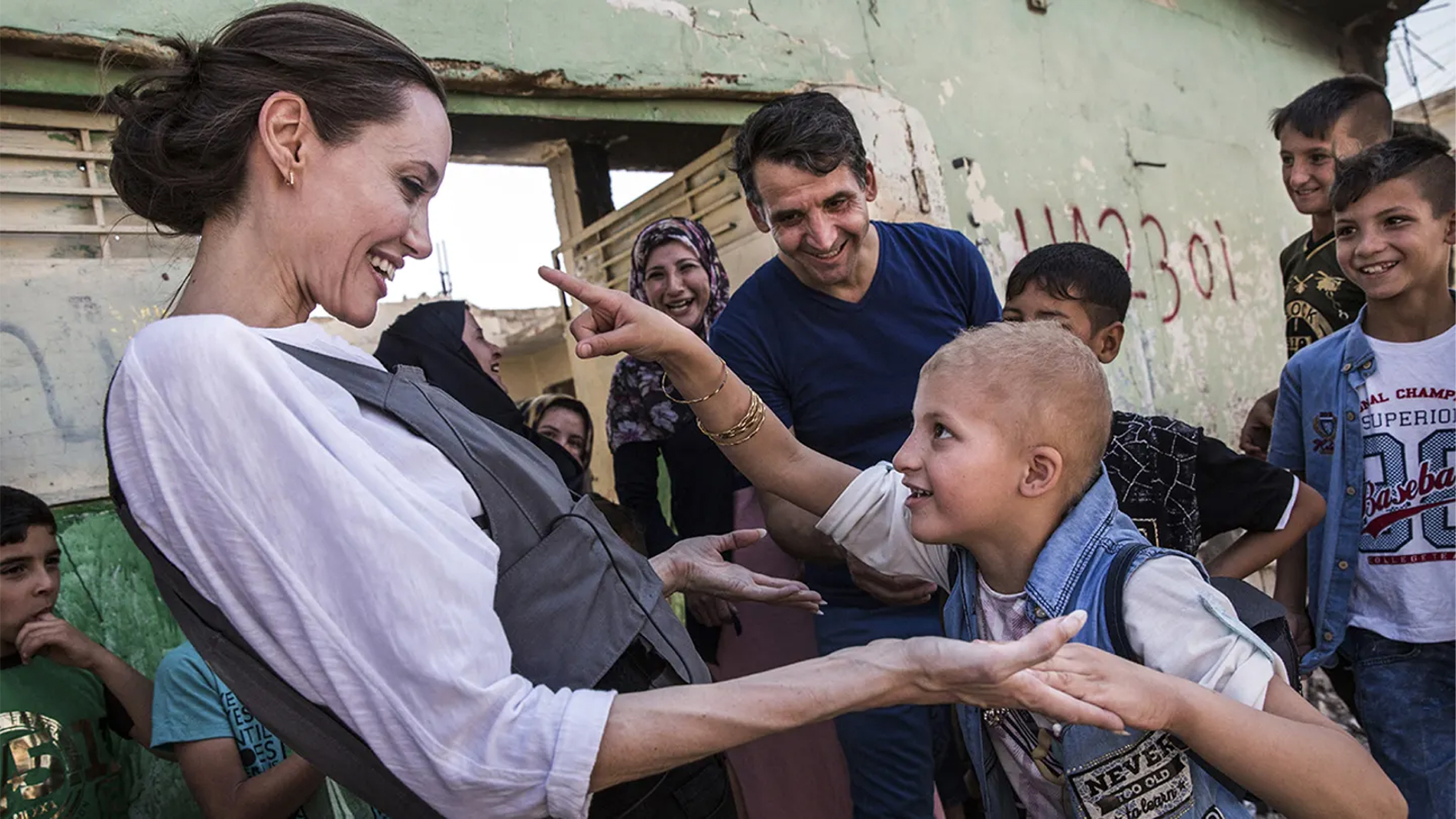 أنجلينا جولي تترك منصبها كمبعوثة للأمم المتحدة للاجئين بعد 21 عامًا