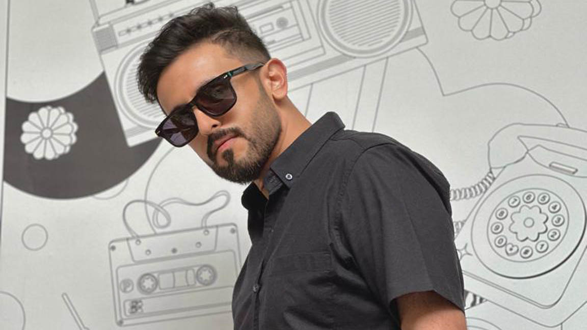 الفنان الإماراتي عادل إبراهيم