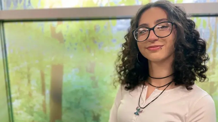 تقول روز إنها تحصل على الدعم في ورش عمل الامتحانات في كلية ليدز سيكسث فورم، التي تعقد أيضاً فعاليات رياضية وغيرها لمساعدة الطلاب على أخذ استراحة من الدراسة