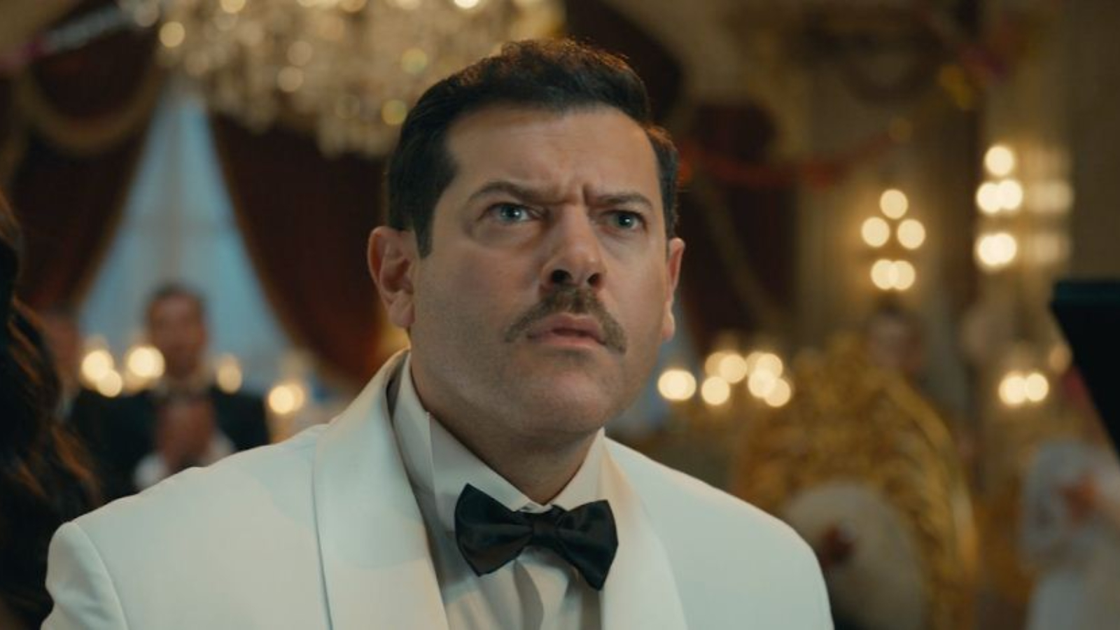 ابتسامة تُخفي الكثير.. الإعلان التشويقي لفيلم 