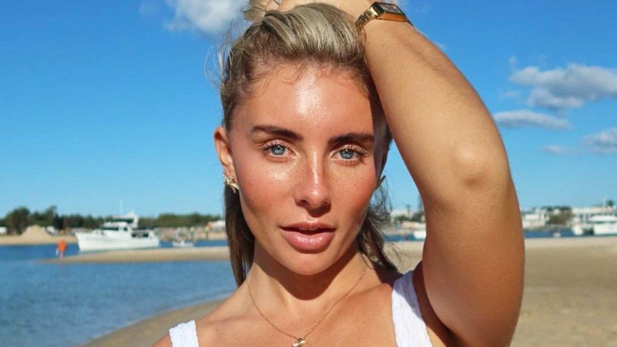 ممثلة الأفلام الإباحية بوني بلو