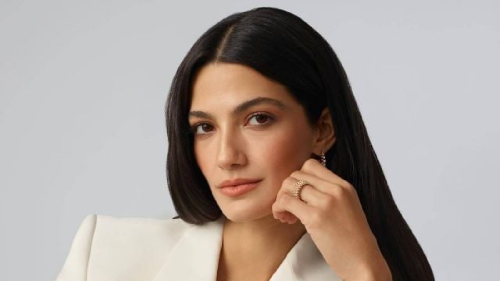 تارا عماد عن 