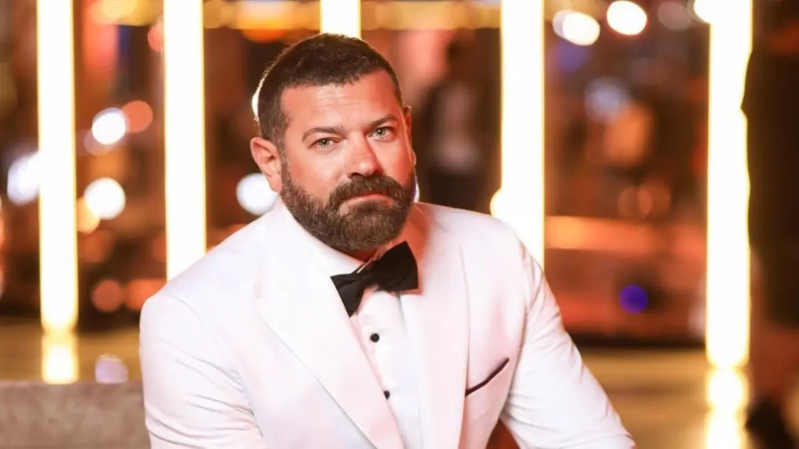 الفنان عمرو يوسف