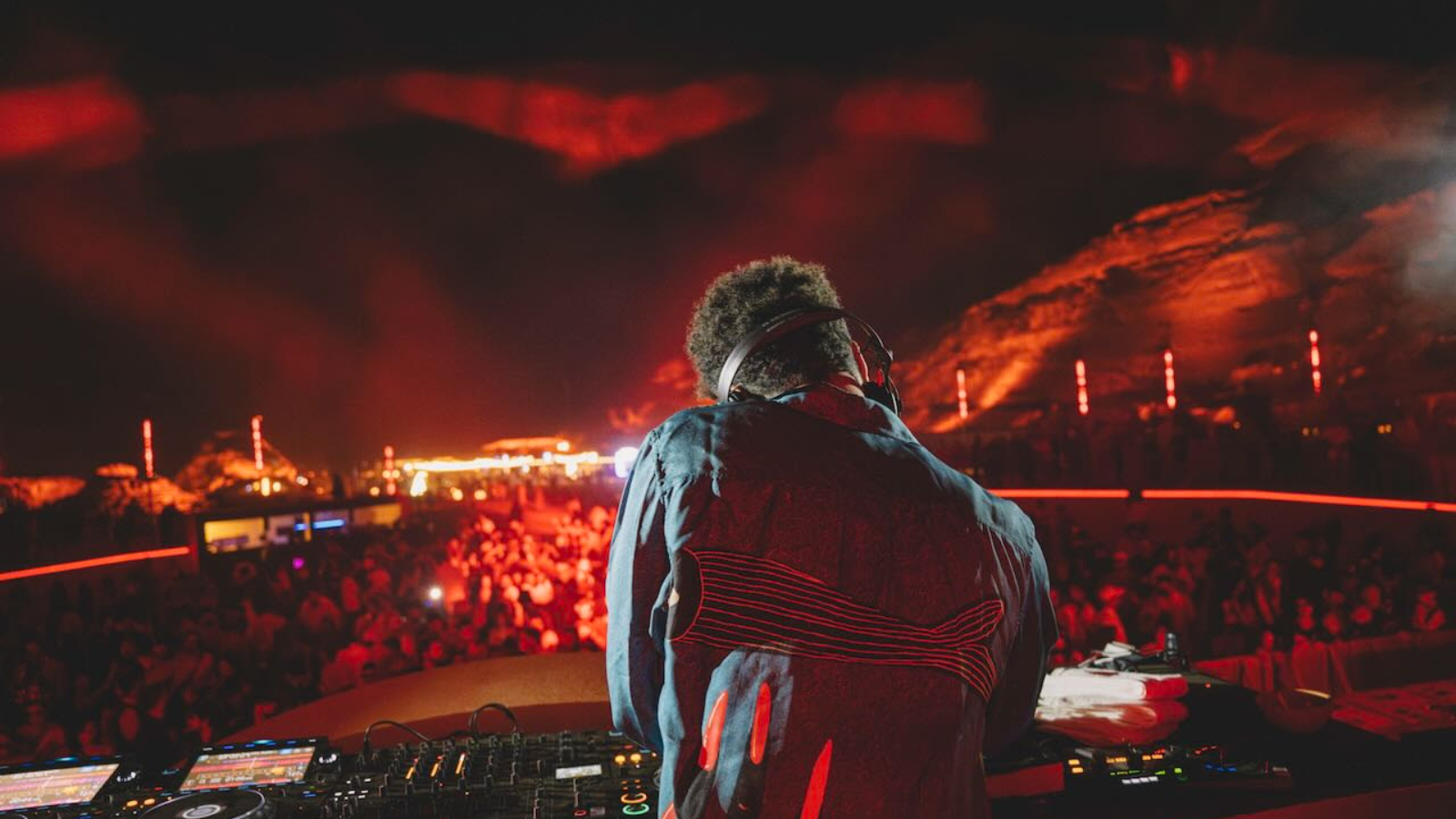 أزِمُث 2025: دليلكم الكامل لعطلة مُشَوِّقة من الموسيقى والفن والثقافة بين جبال العلا