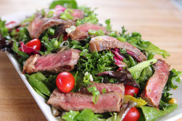 سلطة شرائح اللحم (Steak Salad)