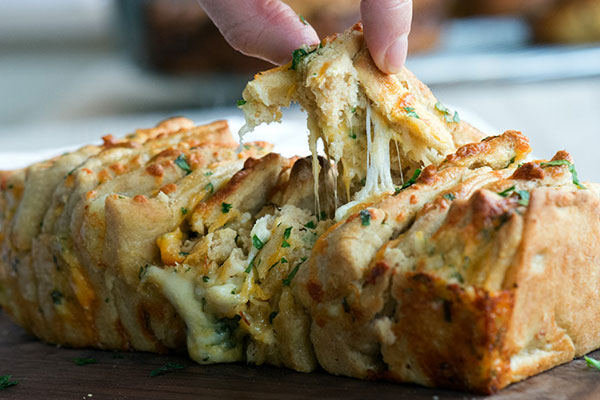 الخبز بالجبن شهيّ في مطبخك