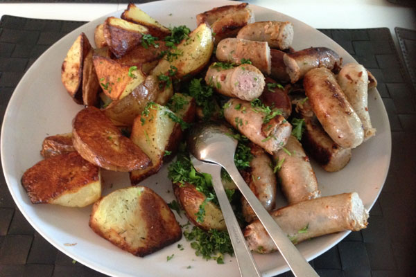 نقانق الدجاج مع البطاطا المشوية 