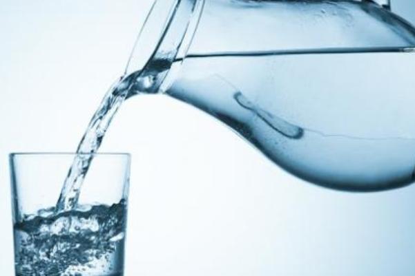 فوائد شرب المياه بتوقيتها الصحيح