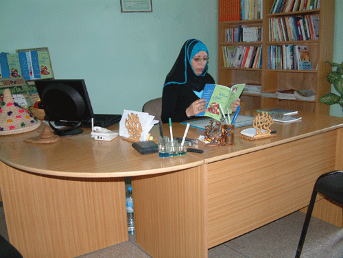 مطيوط تطالع كتابها