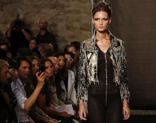 أحد تصميمات فريد ساثال 