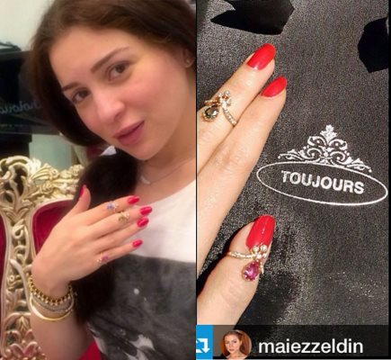 الممثلة مي عزالدين وخواتم من مجموعة الكردي