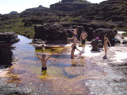 السباحة في الوادي