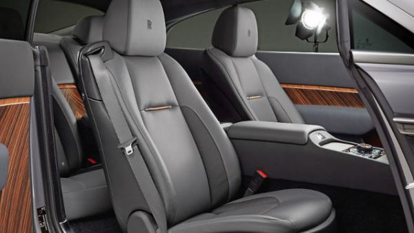 المقاعد الأمامية