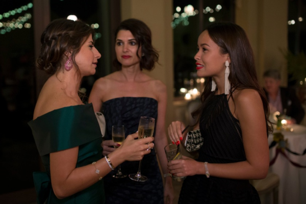 سيدات حضرن العرض