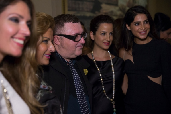 الباز يتوسط الحضور