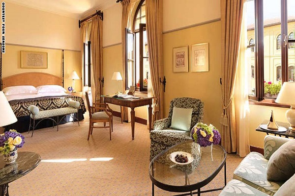 وكان فور سيزونز إسطنبول سجنًا