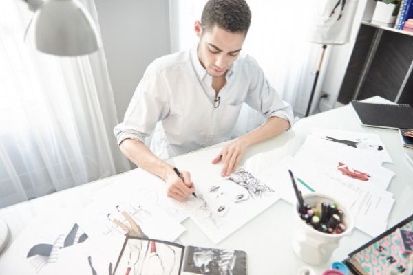 ديزيلوس يرسم المرأة الفرنسية