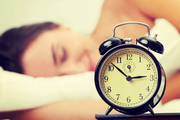 قلة ساعات النوم أقل ضررًا من النوم لفترات طويلة