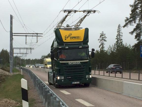 إطلاق أول طريق كهربائي في السويد
