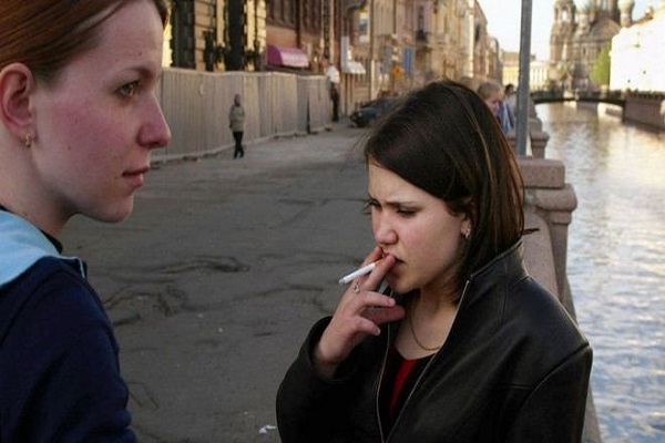 روسيا تسجل واحدة من أعلى معدلات التدخين في العالم، إذ يمثل المدخنون نحو 40 في المئة من السكان