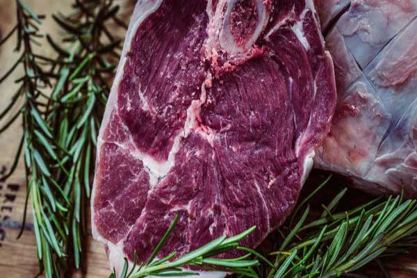 خبراء بيئيون يقترحون فرض ضريبة على استهلاك اللحوم