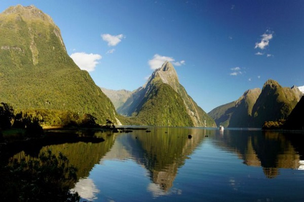 نيوزيلندا تقع في قارة تغمرها مياه جنوب المحيط الهادىء