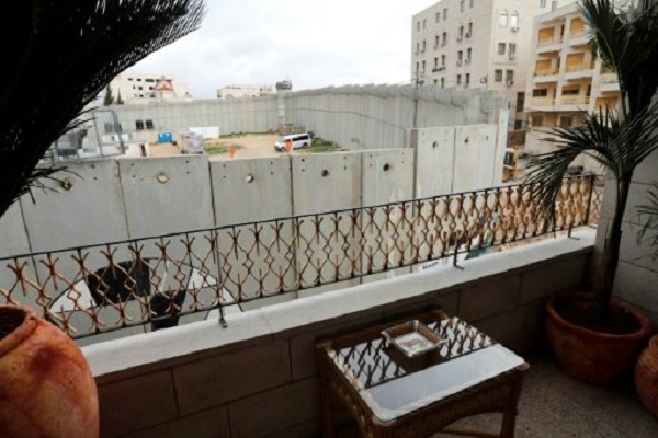بانكسي يفتتح فندقا مطلا على الجدار الفاصل في بيت لحم