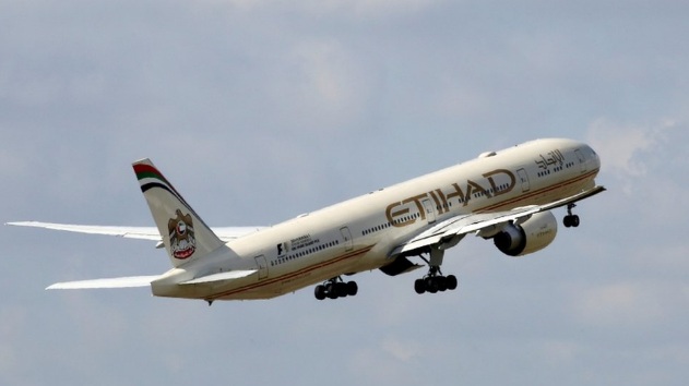 الولايات المتحدة ترفع حظر السفر بأجهزة الكمبيوتر المحمول على الطائرات من أبو ظبي