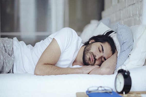 قلة النوم أو كثرته يشكلان خطرا على صحة القلب 