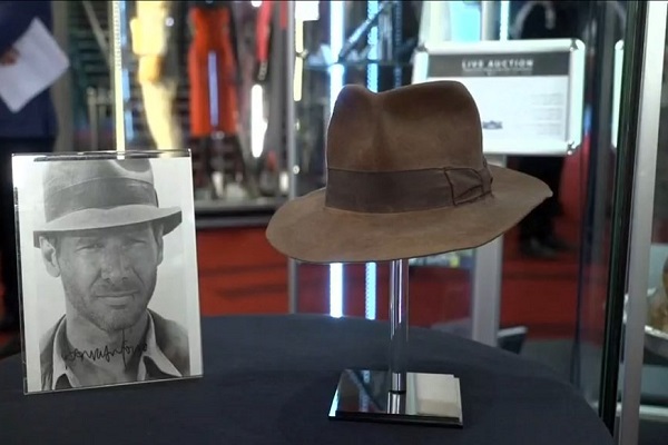 قبعة إنديانا جونز الشهيرة تباع بأكثر من نصف مليون دولار