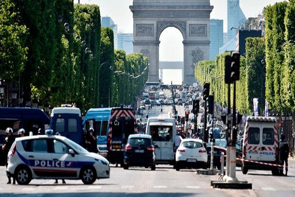 باريس تحظر السيارات أول يوم أحد من كل شهر!