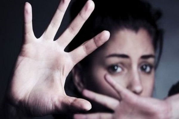 فيديو يوثق لحظة اغتصاب شابين لفتاة يهز المغرب